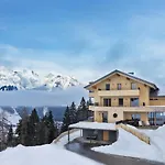아파트호텔 Holzhackerin - The Charming Haus Am Berg 슈라드밍