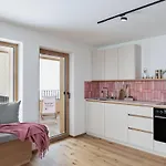Holzhackerin - The Charming Haus Am Berg