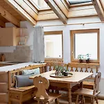 Aparthotel Holzhackerin - The Charming Haus Am Berg