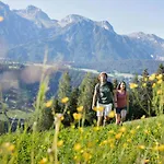 아파트호텔 Holzhackerin - The Charming Haus Am Berg 4*