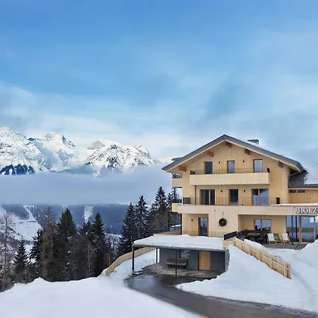 Lägenhetshotell Holzhackerin - The Charming Haus Am Berg Schladming