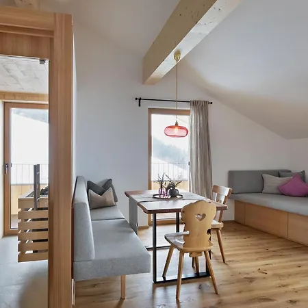 Holzhackerin - The Charming Haus Am Berg Lägenhetshotell