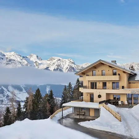Lägenhetshotell Holzhackerin - The Charming Haus Am Berg