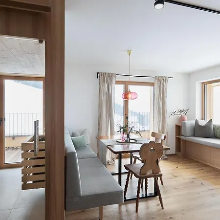 公寓式酒店 Holzhackerin - The Charming Haus Am Berg 4*