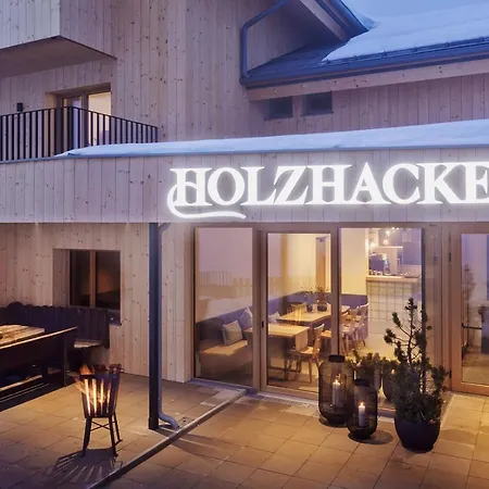 Holzhackerin - The Charming Haus Am Berg Aparthotel
