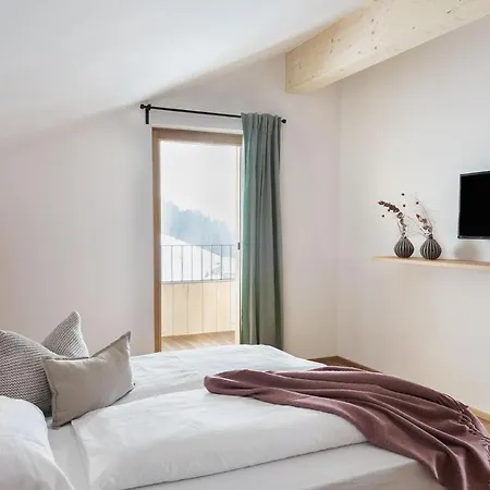 公寓式酒店 Holzhackerin - The Charming Haus Am Berg 4*