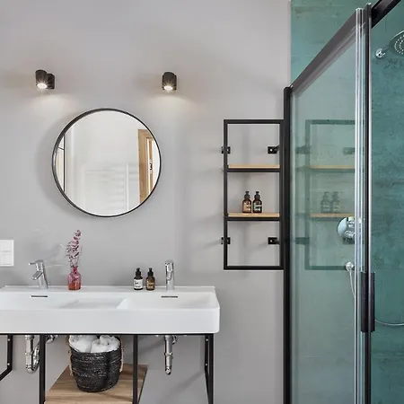 Holzhackerin - The Charming Haus Am Berg 公寓式酒店