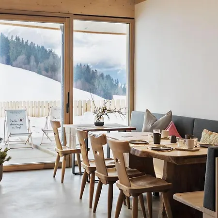 Holzhackerin - The Charming Haus Am Berg 公寓式酒店 4*