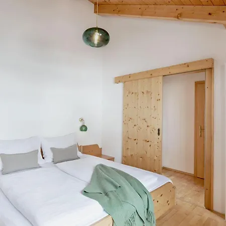 公寓式酒店 Holzhackerin - The Charming Haus Am Berg 4*