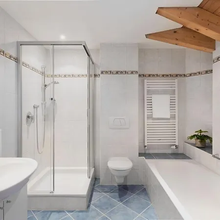 Holzhackerin - The Charming Haus Am Berg 4* 斯拉德明