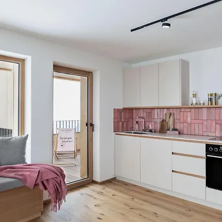 Holzhackerin - The Charming Haus Am Berg