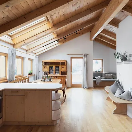 公寓式酒店 Holzhackerin - The Charming Haus Am Berg 4*