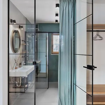 Holzhackerin - The Charming Haus Am Berg