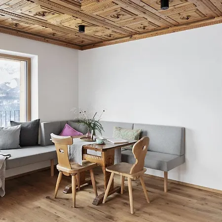 Holzhackerin - The Charming Haus Am Berg 아파트호텔 4*