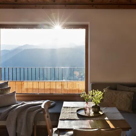 Holzhackerin - The Charming Haus Am Berg 斯拉德明