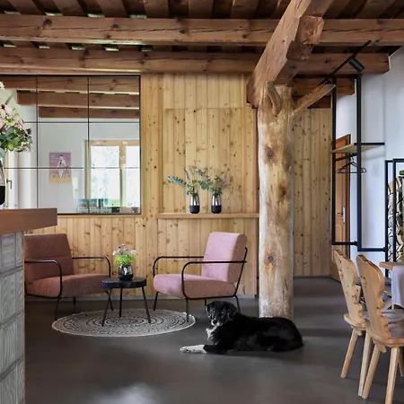Lägenhetshotell Holzhackerin - The Charming Haus Am Berg 4*