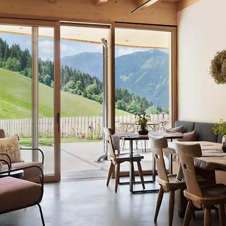 Holzhackerin - The Charming Haus Am Berg 4*