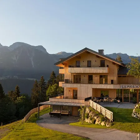 Aparthotel Holzhackerin - The Charming Haus Am Berg 4*