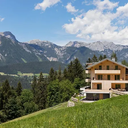 Lägenhetshotell Holzhackerin - The Charming Haus Am Berg Schladming