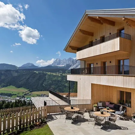 Holzhackerin - The Charming Haus Am Berg 斯拉德明