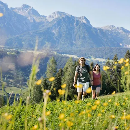 公寓式酒店 Holzhackerin - The Charming Haus Am Berg 4*