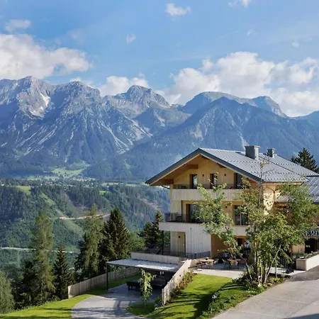 Holzhackerin - The Charming Haus Am Berg 公寓式酒店 4*