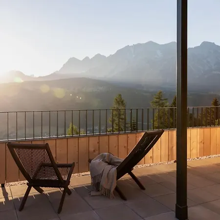 Holzhackerin - The Charming Haus Am Berg