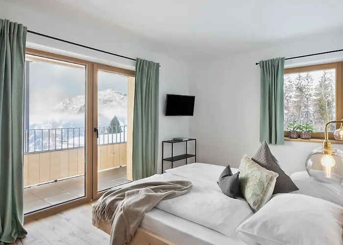 Holzhackerin - The Charming Haus Am Berg Aparthotel Schladming