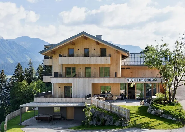 Holzhackerin - The Charming Haus Am Berg Aparthotel