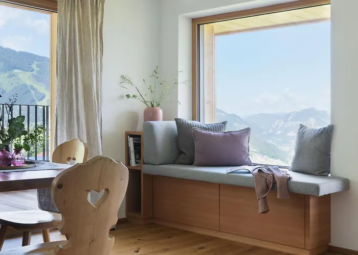 Holzhackerin - The Charming Haus Am Berg Schladming